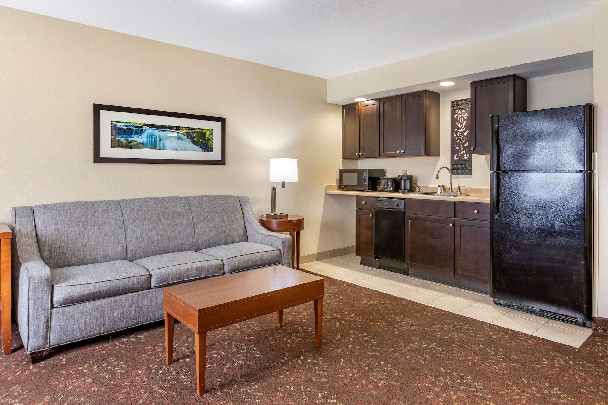 Comfort Inn Okemos - East Lansing Exterior photo