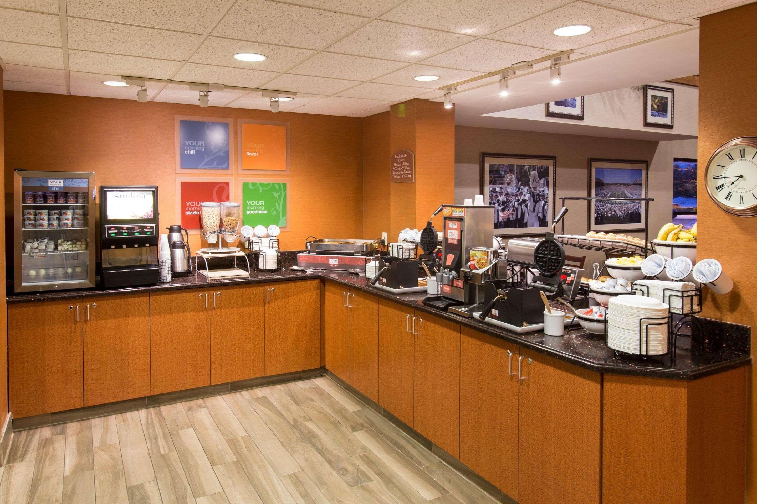Comfort Inn Okemos - East Lansing Exterior photo